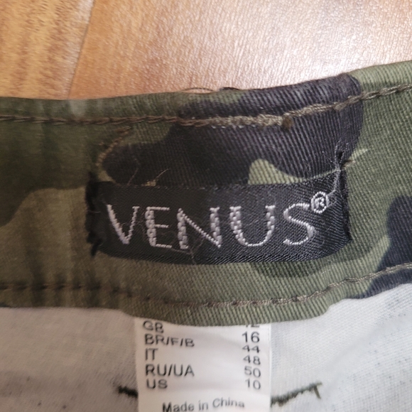 Camouflage - Picture 3 of 3